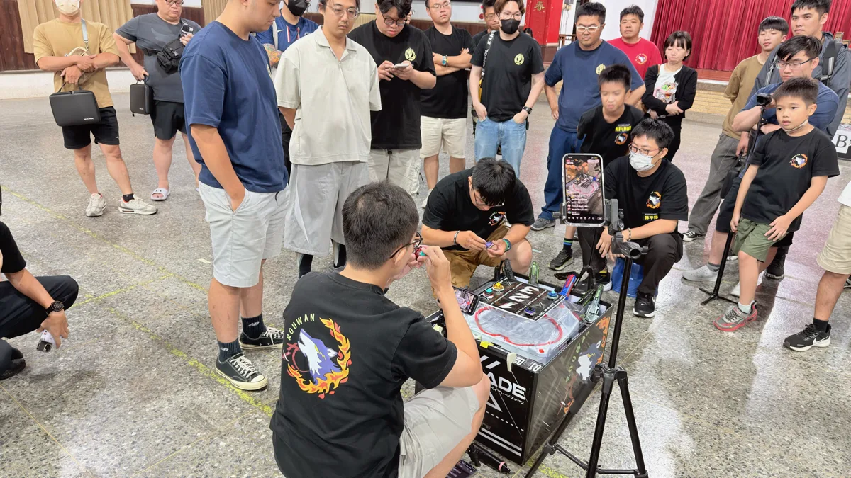夢想盃第四屆賽況：玩家圍觀對戰
